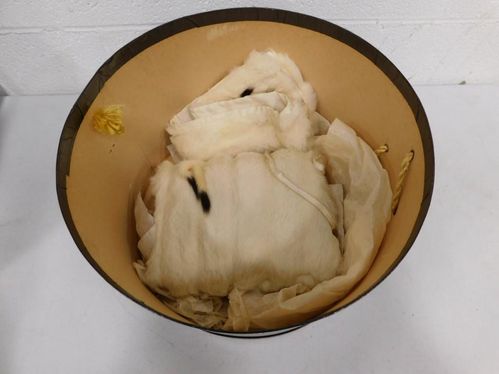 Vintage Fur Collar and Muff in a Hat Box (1 of 8)
