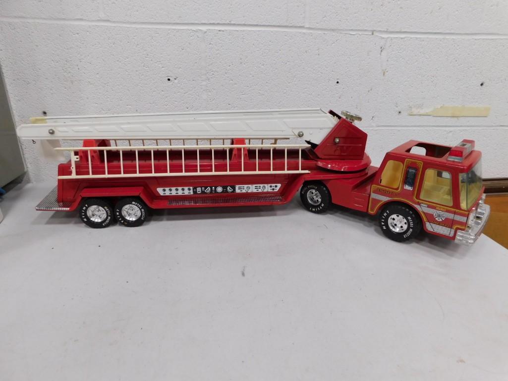 Nylint Pressed Steel Firetruck Hook and Ladder Truck approx 31" Long (1 of 6)
