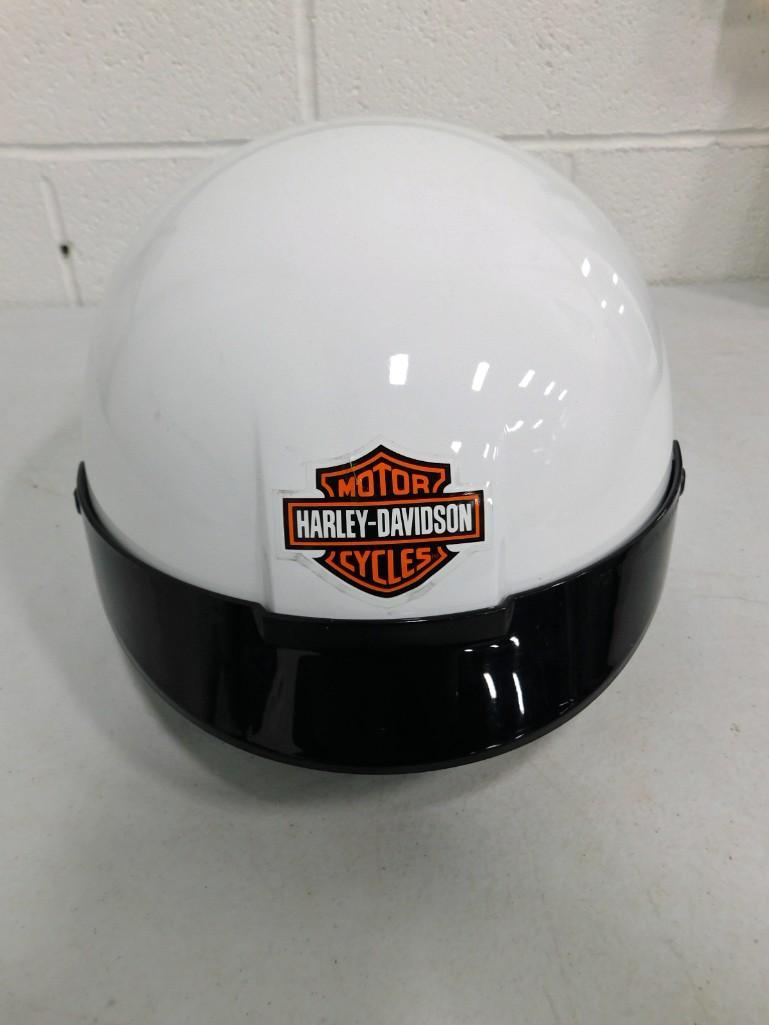 Dot Motorcycle Helmet with Harley Davidson Sticker Size M (1 of 5)