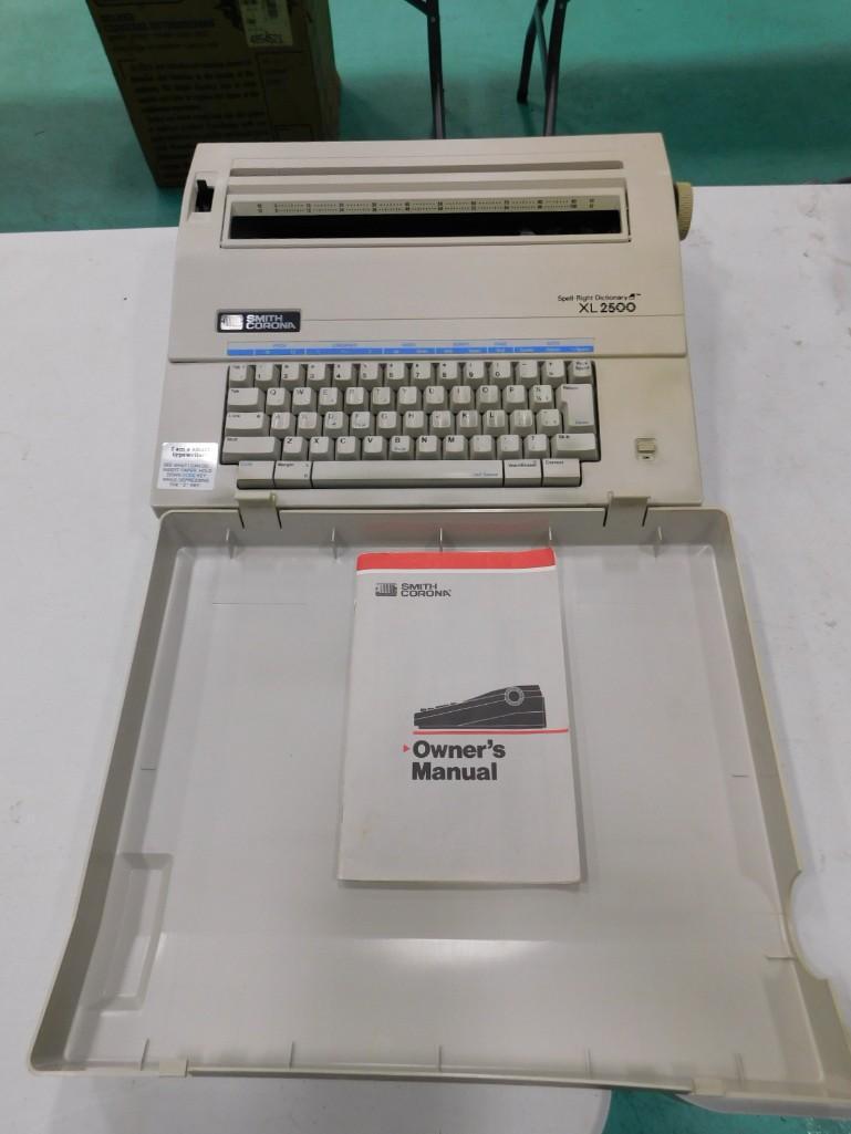 Smith Corona XL 2500 Typewriter with Lid: Smith Corona XL 2500 Typewriter with Lid Condition: it works, but may need a new ribbon