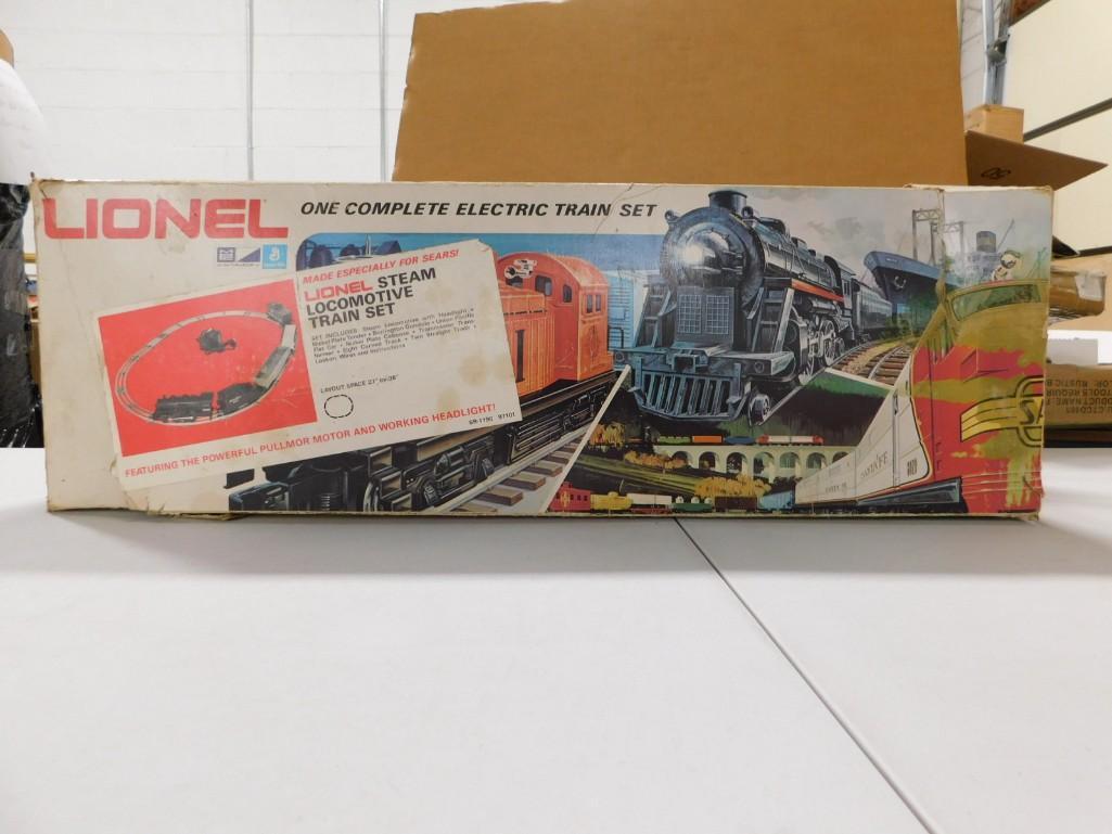 Lionel Train Set in Original Box (1 of 6)