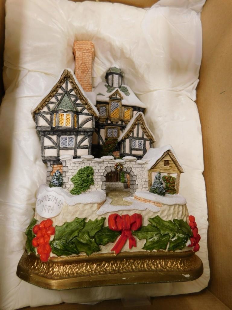 David Winter Cottages The Scrooge Family Home Premier 1993 (1 of 5)