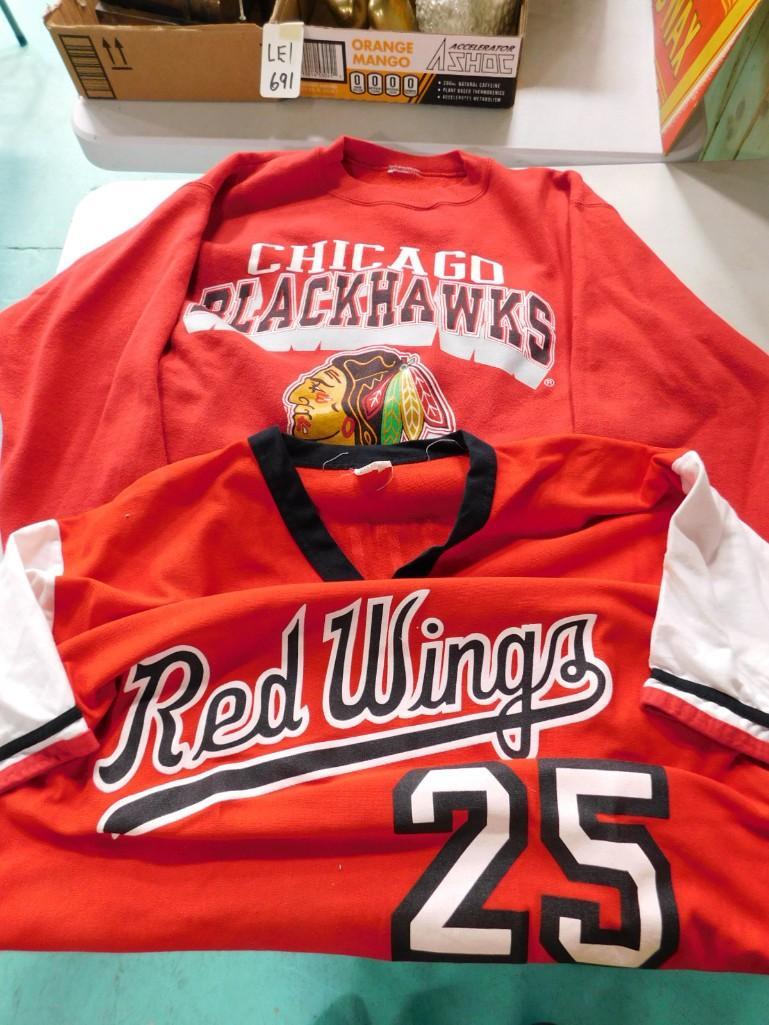 Chicago Blackhawks and Detroit Red Wings Shirts: Chicago Blackhawks and Detroit Red Wings #25 Martinez Shirts Size XL