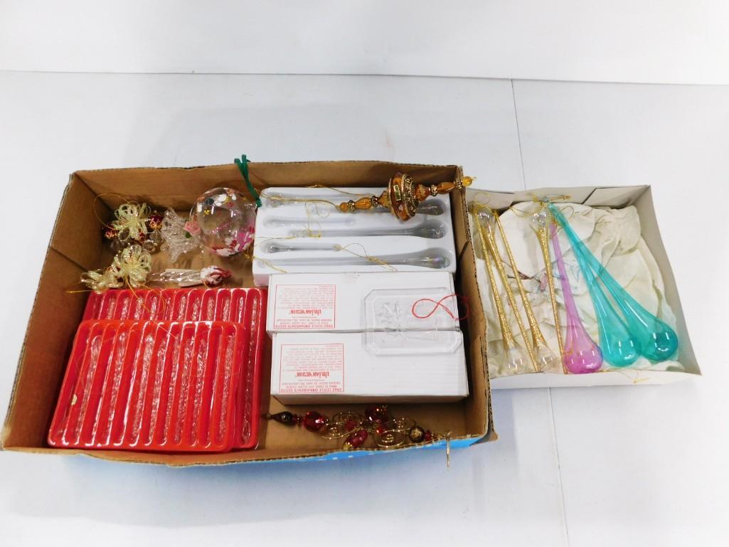 Lot of Christmas Ornaments incl Glass: Lot of Christmas Ornaments incl Glass