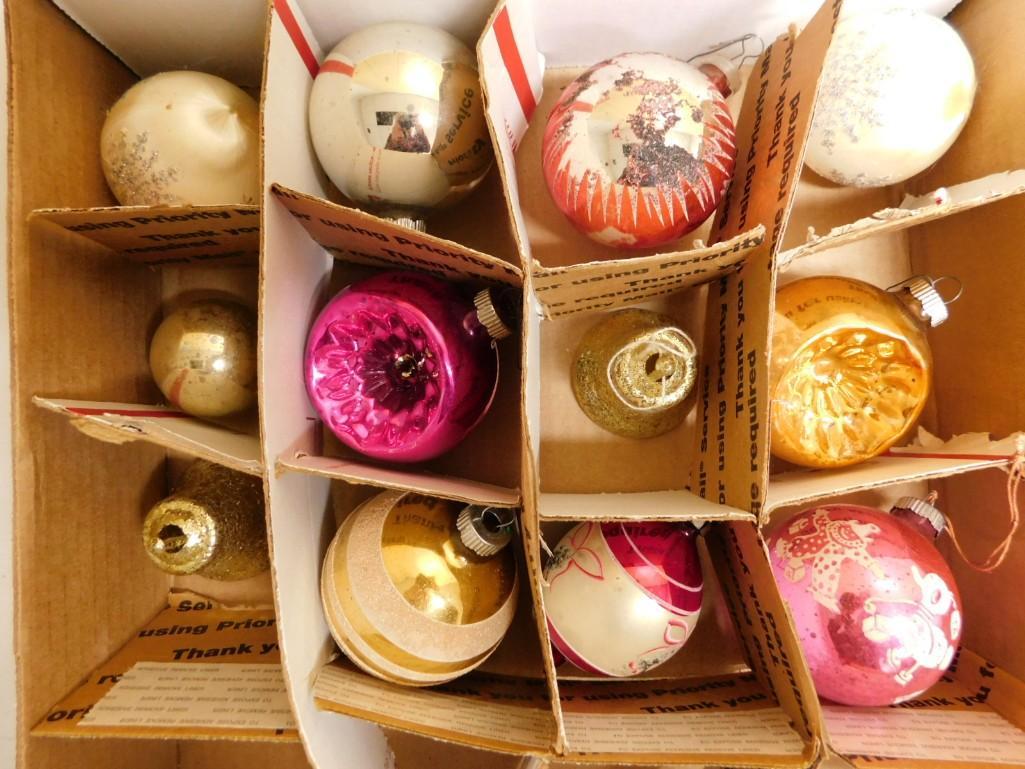 12 Vintage Christmas Ornaments 1950's-1960's mixed lot glass and plastic (1 of 4)