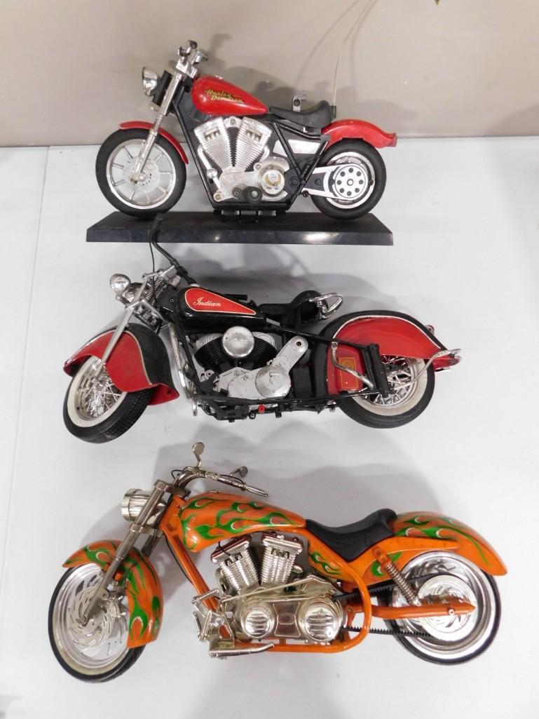 3 Harley Davidson Mini Motorcycles: 3 Harley Davidson Mini Motorcycles - At least one is Tyco RC, but does not have the remotes, untested - each is between roughly 12 and 15" long