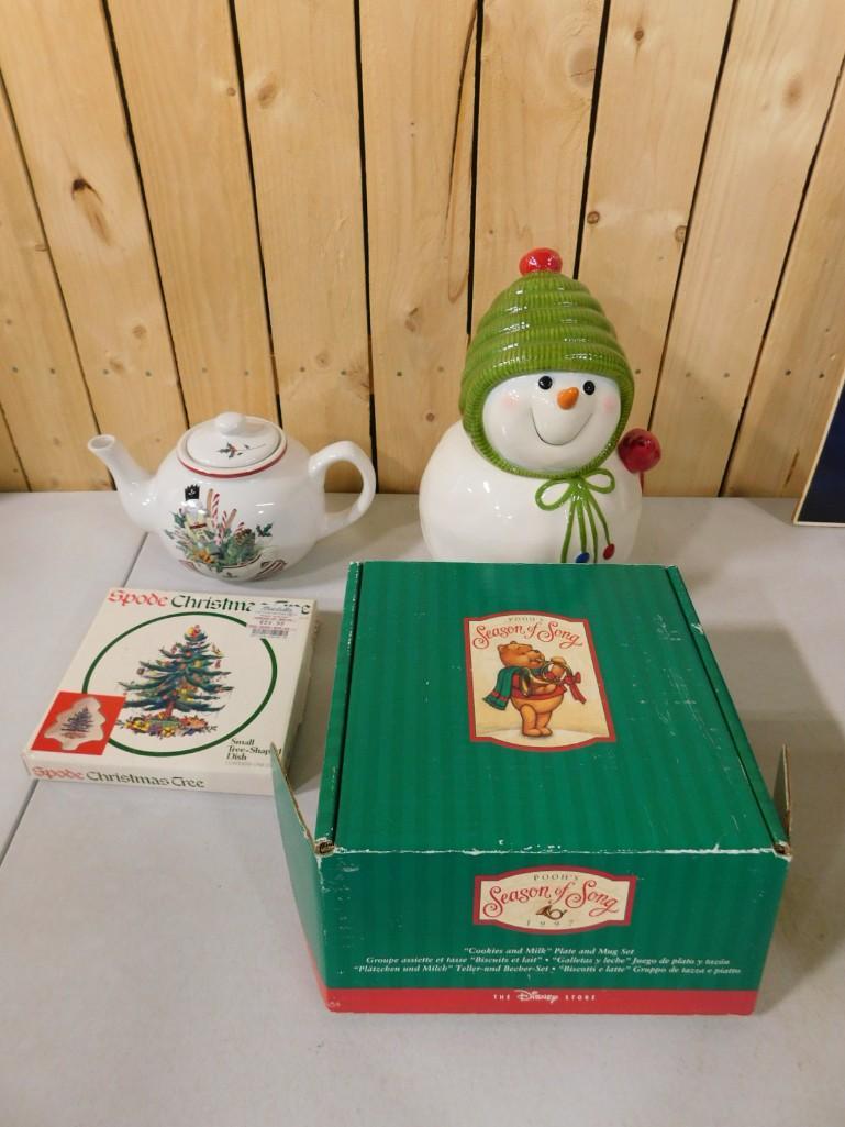 Christmas Lot incl Spode Christmas Plate, Pooh's Season of Song 1997 Cookies and Milk Plate and mug (1 of 8)