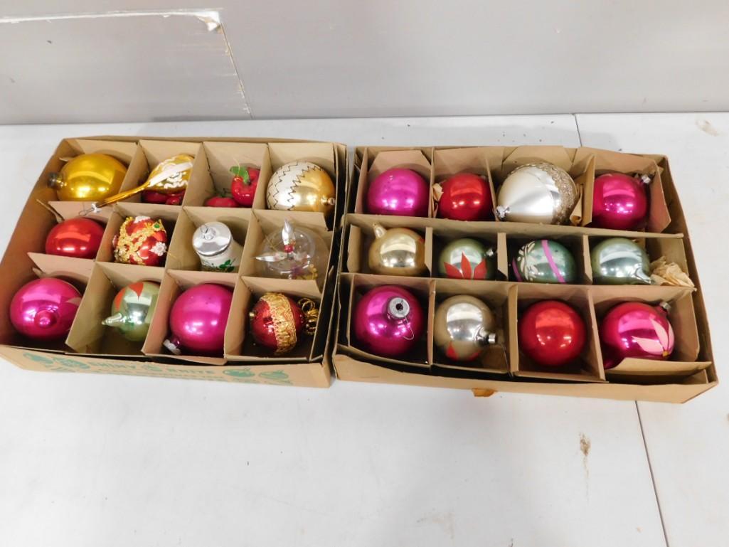 Vintage Christmas Ornaments incl Shiny Brite: Vintage Christmas Ornaments incl Shiny Brite . Mostly Glass