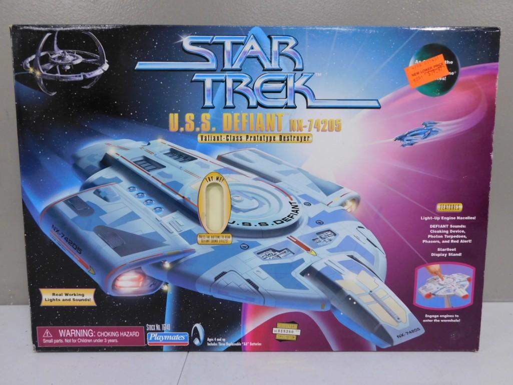 Star Trek USS Defiant NX-74205 Model Toy in Original Box (1 of 3)