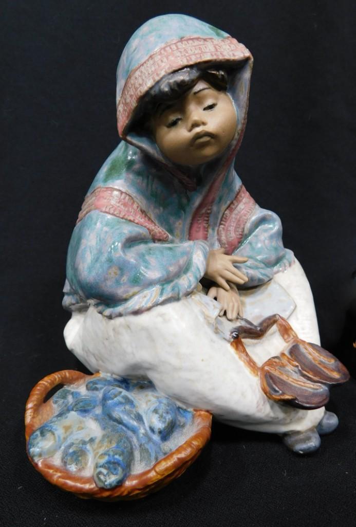 Retired Lladro Gres Fish Vendor Girl 2162 Sculpted by Antonio Ramas Approx 6" Tall: Retired Lladro Gres Fish Vendor Girl Figurine 2162 Sculpted by Antonio Ramas Approx 6" Tall . No chips, cracks, or damage