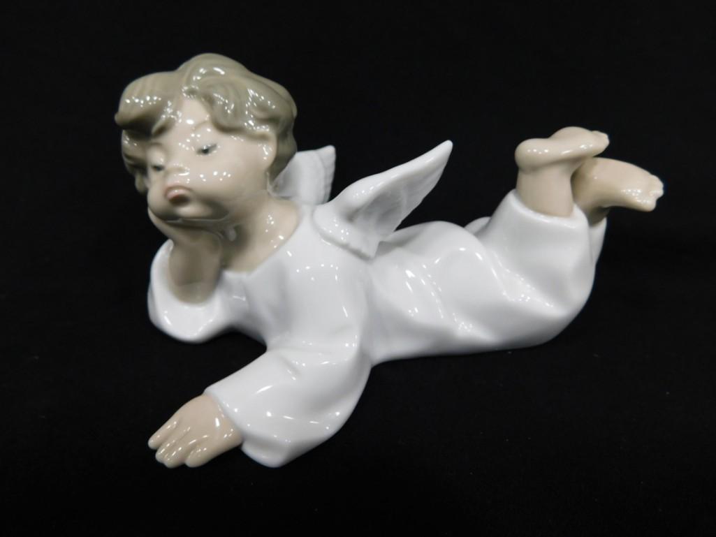 Lladro Reclining Angel 4541 Porcelain Figurine Angel Lying Down: Lladro Reclining Angel 4541 Porcelain Figurine Angel Lying Down Condition: no chips, cracks, or damage