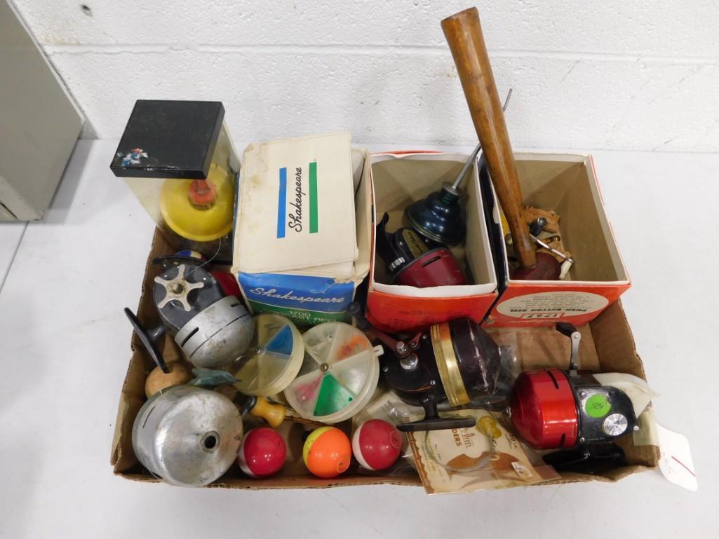 Fishing Lot incl Reels, Bobbers, Etc: Fishing Lot incl Reels, Bobbers, Sinkers, Leaders, Etc