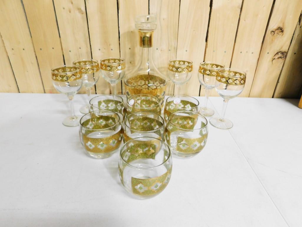 Culver Valencia Drink Set incl Decanter, 6 Stemware Glasses, 7 Roly Poly Glasses: Vintage MCM Culver Valencia Bar Set incl Decanter, 6 Stemware Glasses, 7 Roly Poly Glasses . Nice mid century bar set with 22k gold gilt. No chips, cracks, or damage