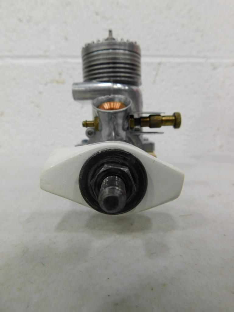 Engine for Remote Control Airplanes - K+B .35 (1 of 4)