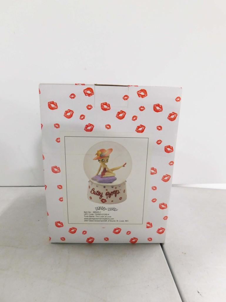 Betty Boop Water Globe or Snow Globe New in Box (1 of 3)
