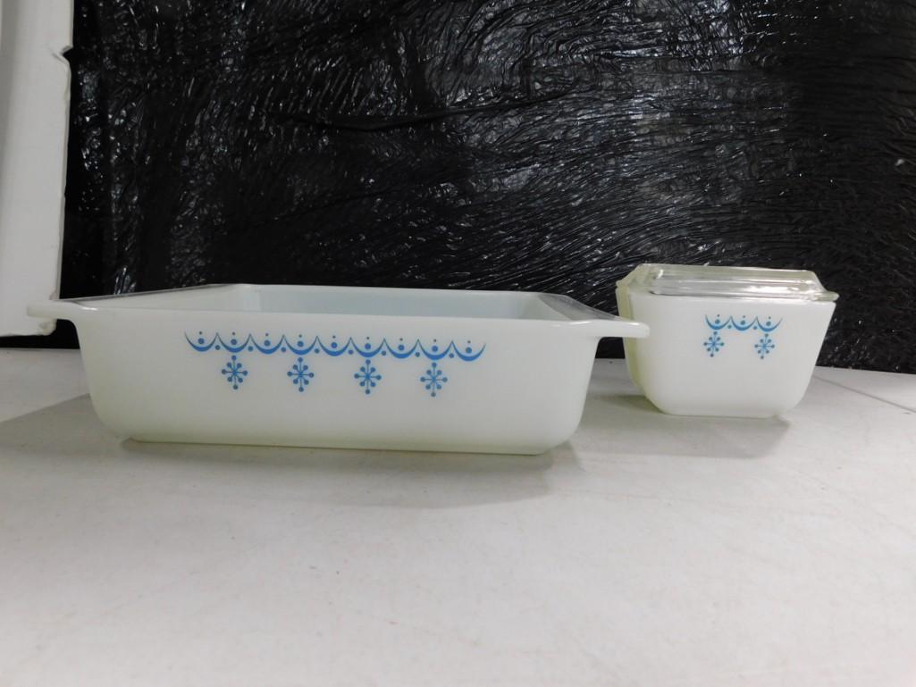 2 Vintage Pyrex Snowflake Garland Dishes incl Square Baking Dish #922 and Refrigerator Box with Lid (1 of 5)