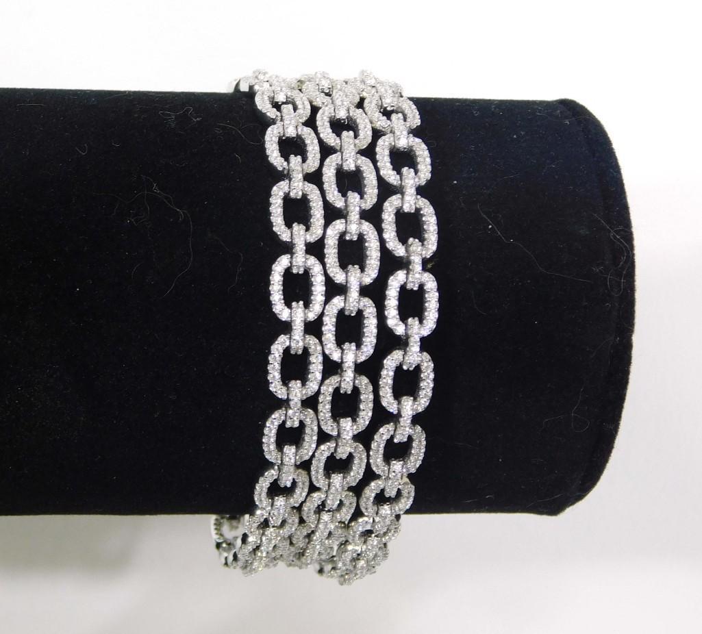 Sterling 2 Strand Chain 7" Bracelet: Sterling Silver 2 Strand Chain 7" Bracelet - 1.25 oz. - PLEASE NOTE: any props, stands, displays, trays, and/or quarters shown in the pictures are not included with the item(s) and are shown for d