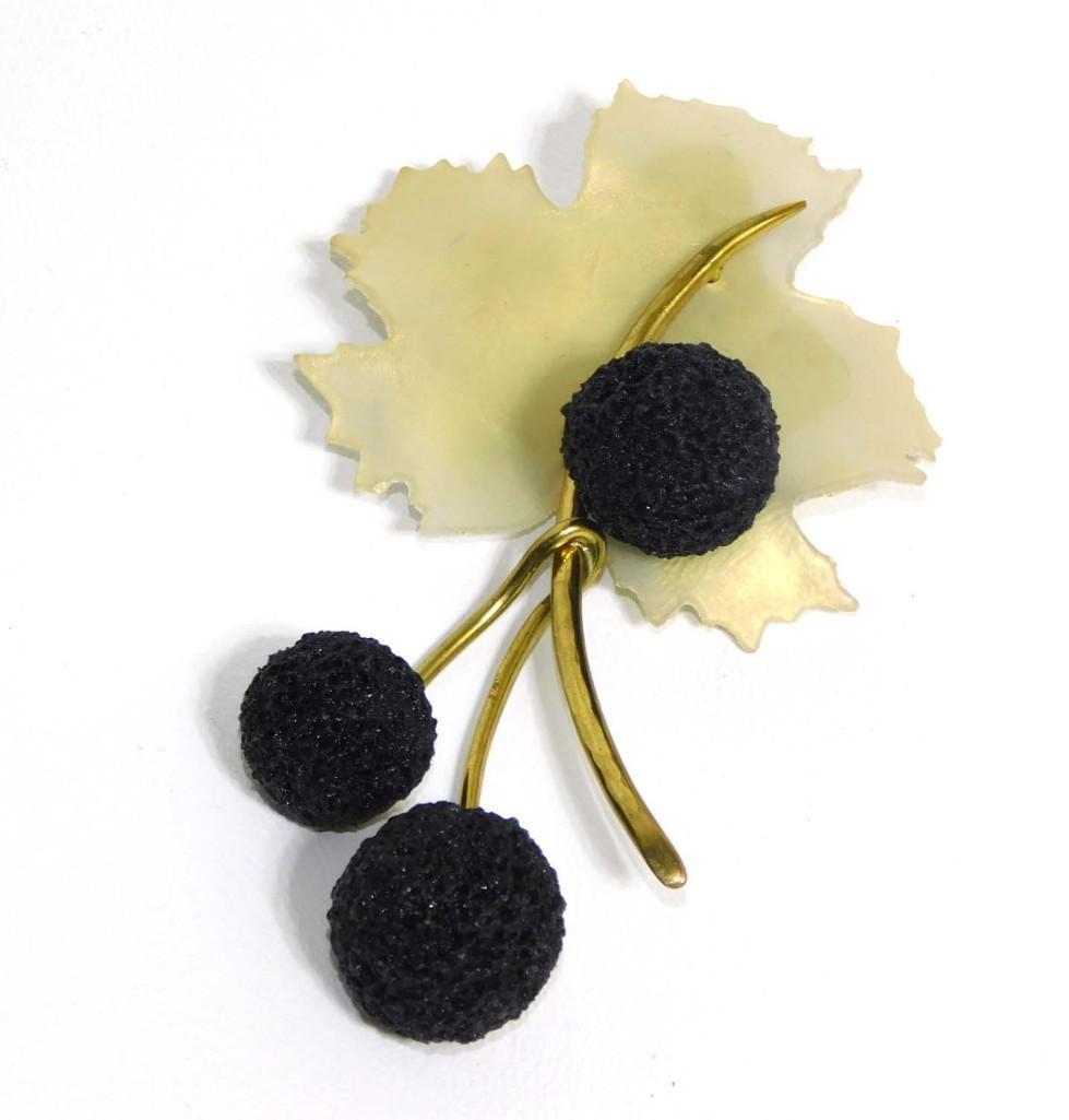 Fabrice Paris Pin or Brooch Brass Maple Leaf (1 of 4)