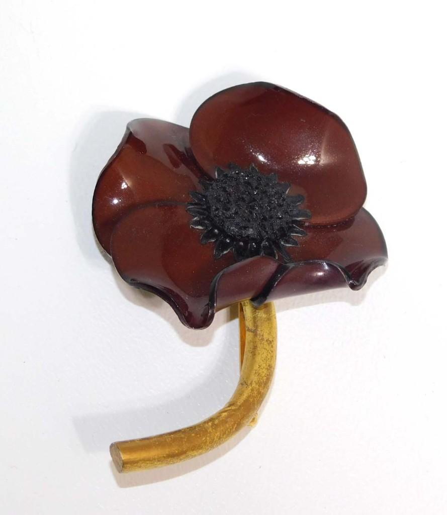 Fabrice Paris Pin or Brooch Brown Flower: Fabrice Paris Pin or Brooch Brown Flower - Approx. 2 1/4" Wide - PLEASE NOTE: any props, stands, displays, trays, and/or quarters shown in the pictures are not included with the item(s) and are sh