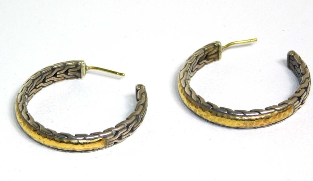 Pair of Sterling Earrings With Good Amount of 22K Gold: Pair of Sterling Earrings With Good Amount of 22K Gold - 12.98g Total - PLEASE NOTE: any props, stands, displays, trays, and/or quarters shown in the pictures are not included with the item(s) and are