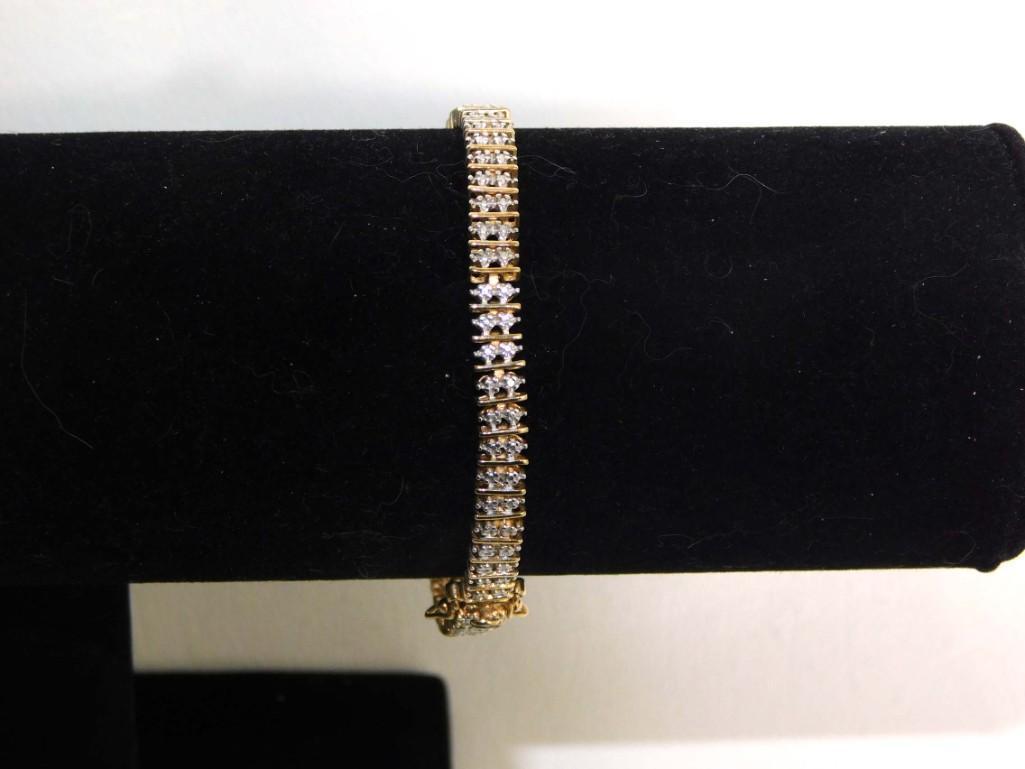Sterling Silver Bracelet: Sterling Silver Bracelet Total weight is 11.7g or .41 ounces. PLEASE NOTE: any props, stands, displays, trays, and/or quarters shown in the pictures are not included with the item(s) and are shown for