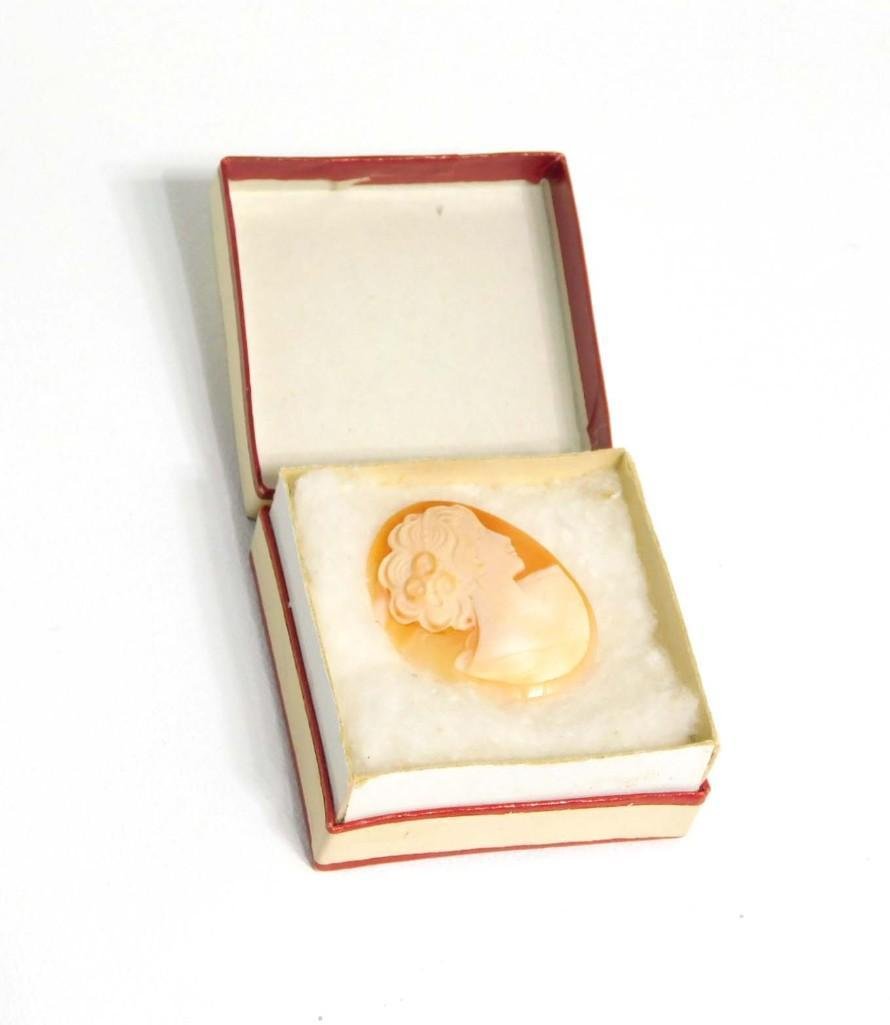 Vintage Giovanni Apa Carved Cameo in Original Box (1 of 7)