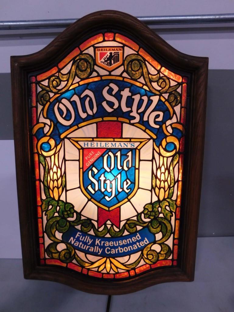 Heileman's Old Style Lighted Beer Sign Works (1 of 6)