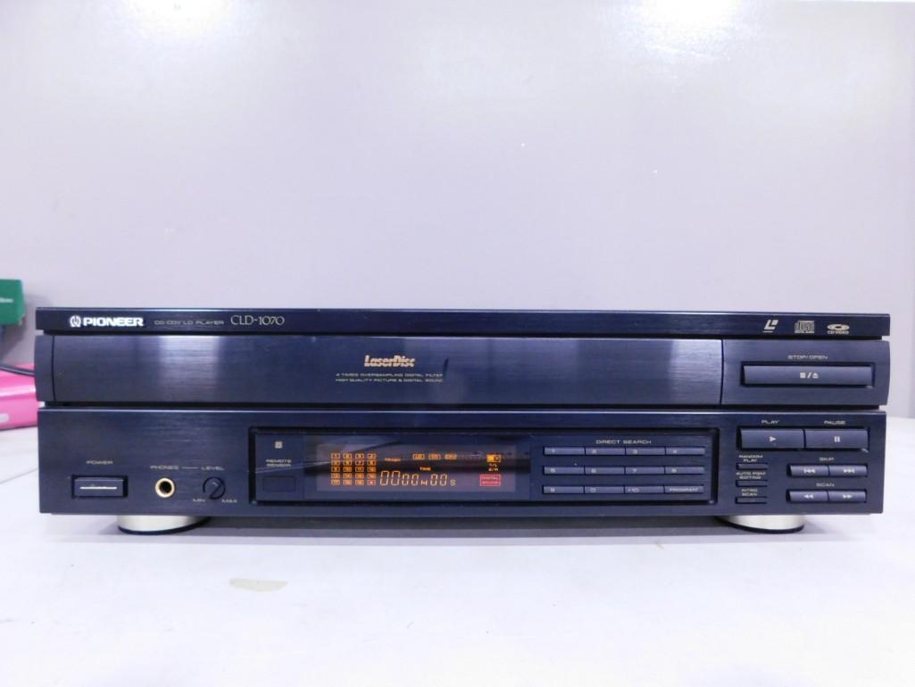 Pioneer CLD-1070 LaserDisc Player (1 of 5)