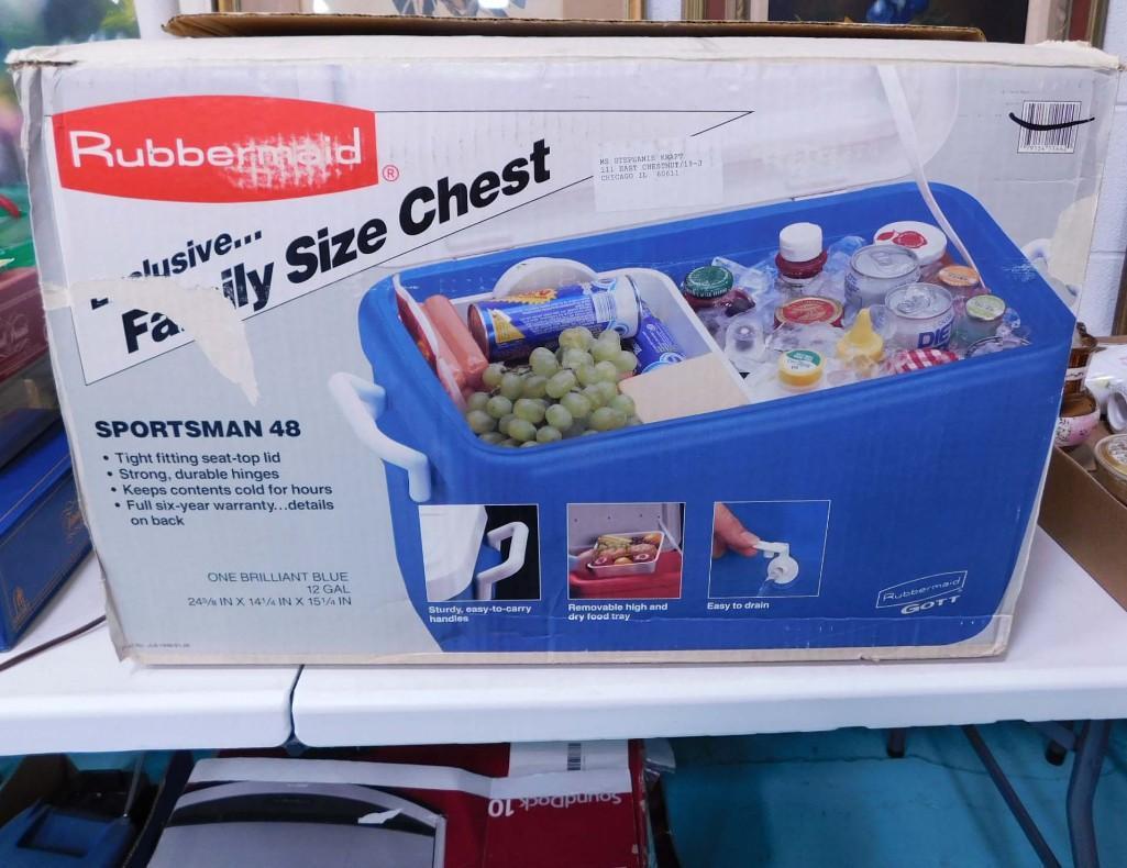 Rubbermaid Family Sized Cooler New in Box (1 of 7)