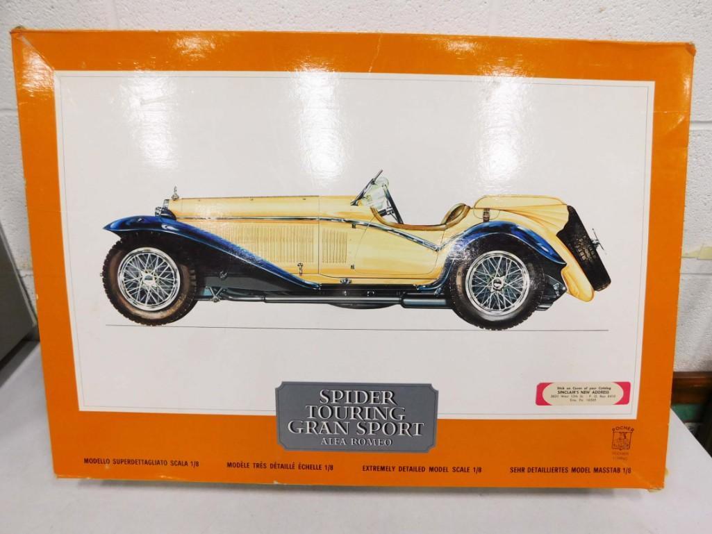 Alfa Romeo Spider Touring Gran Sport 1/8 Scale Model Kit (1 of 13)