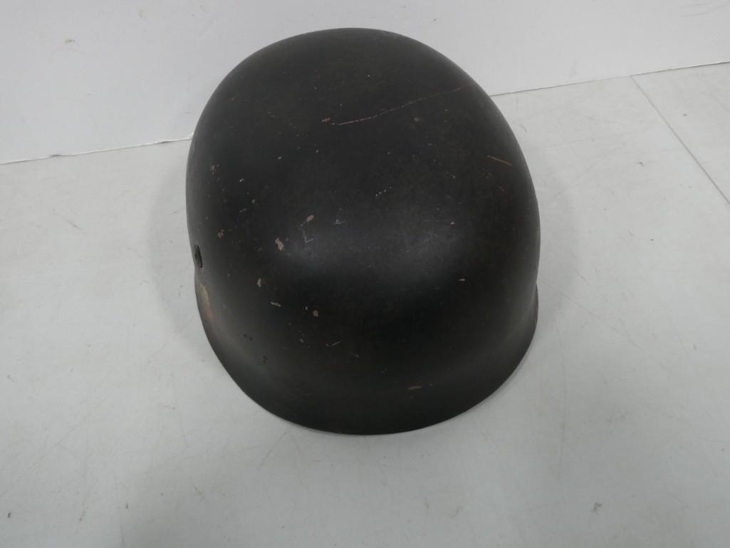 WW 2 German Paratroopers Helmet (1 of 17)