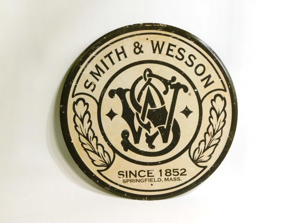 Smith & Wesson Metal Sign Modern Retro Approx 12" in Diameter (1 of 4)