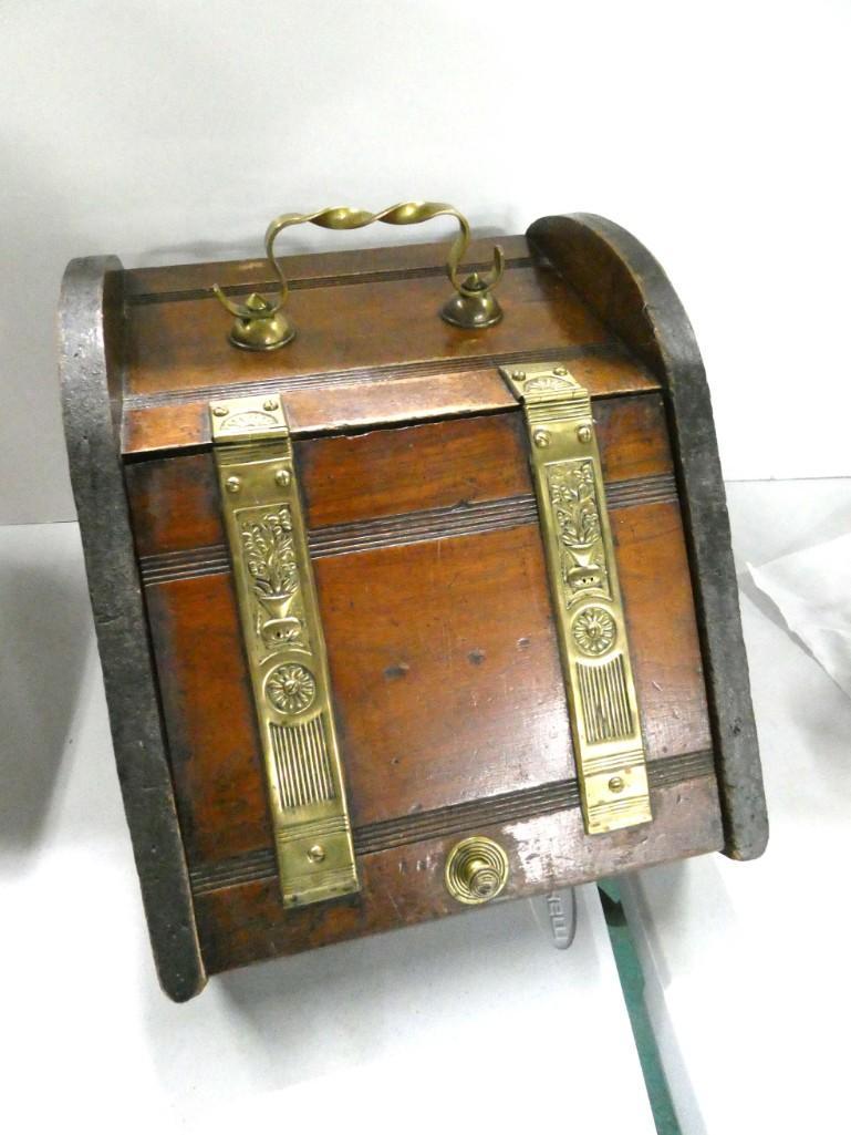 Vintage Breadbox Wood with Brass Details (1 of 6)