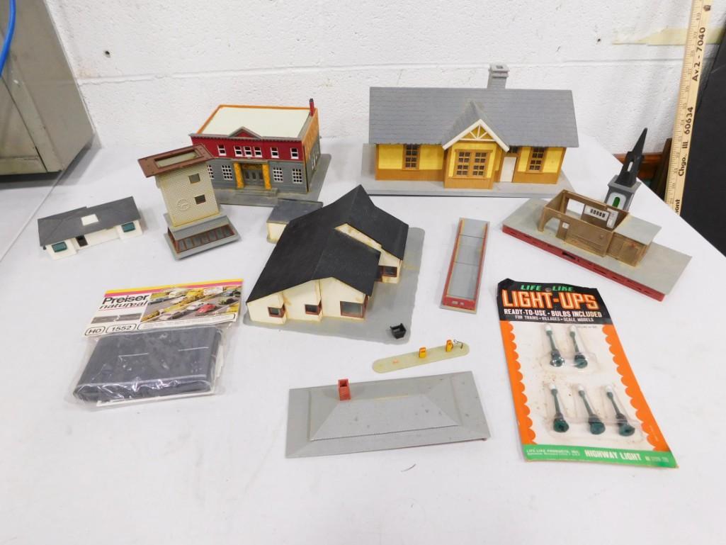 Model Railroad Buildings and Accessories (1 of 4)