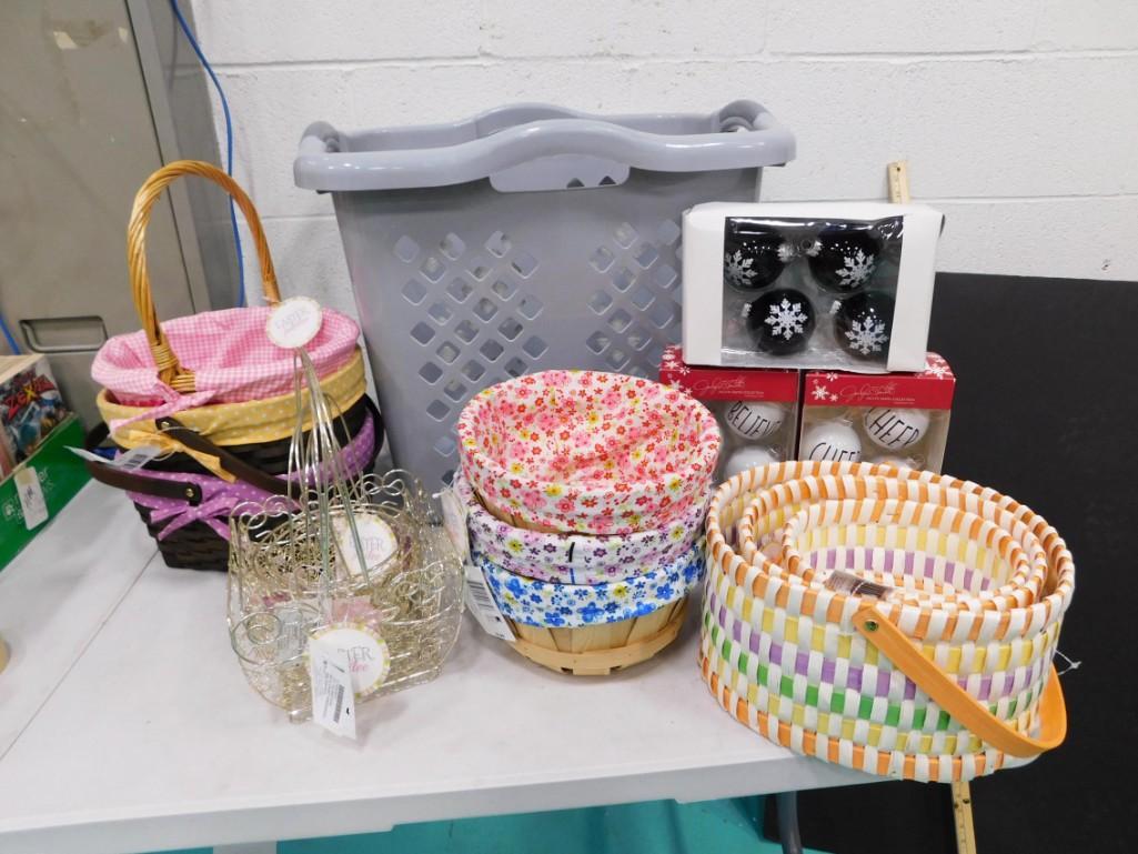 Lot of Baskets Great for Easter and Christmas Ornaments: Lot of Baskets Great for Easter and Christmas Ornaments Incl New with Tags and/or in Box