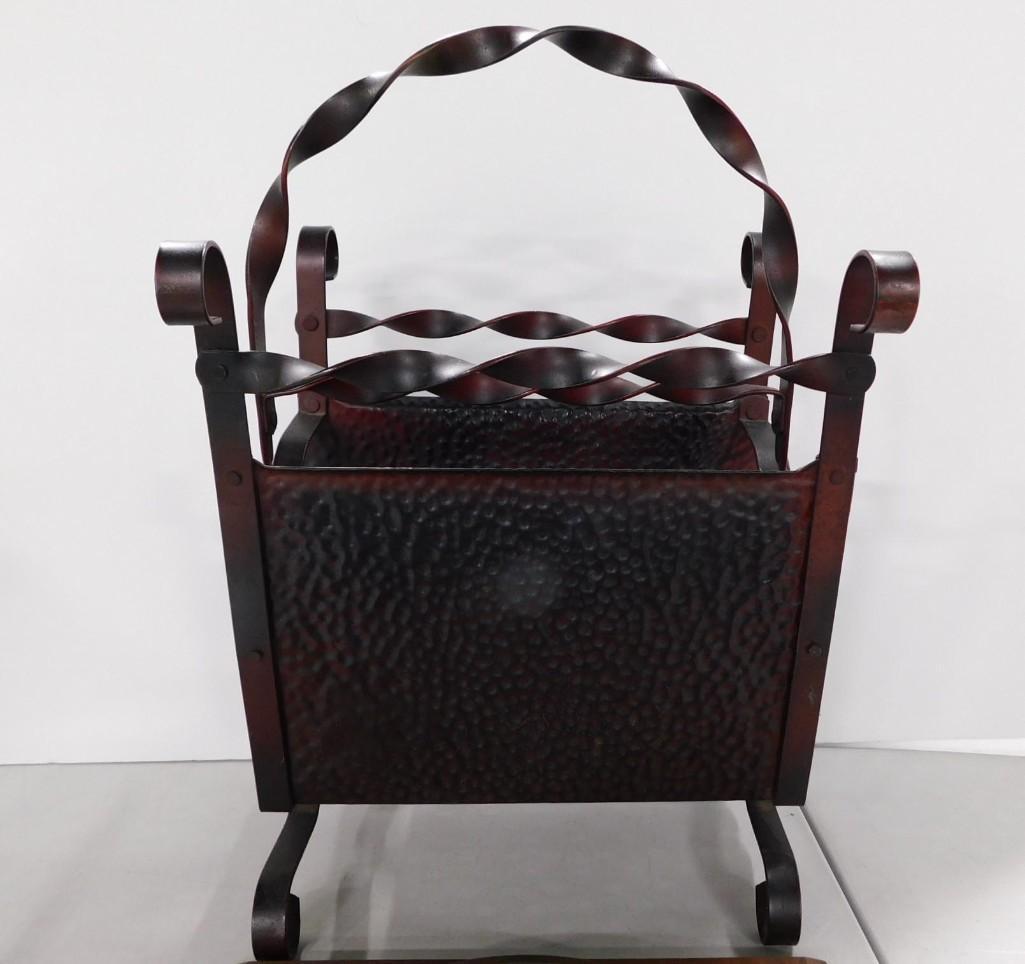Metal Magazine Rack: Metal Magazine Rack
