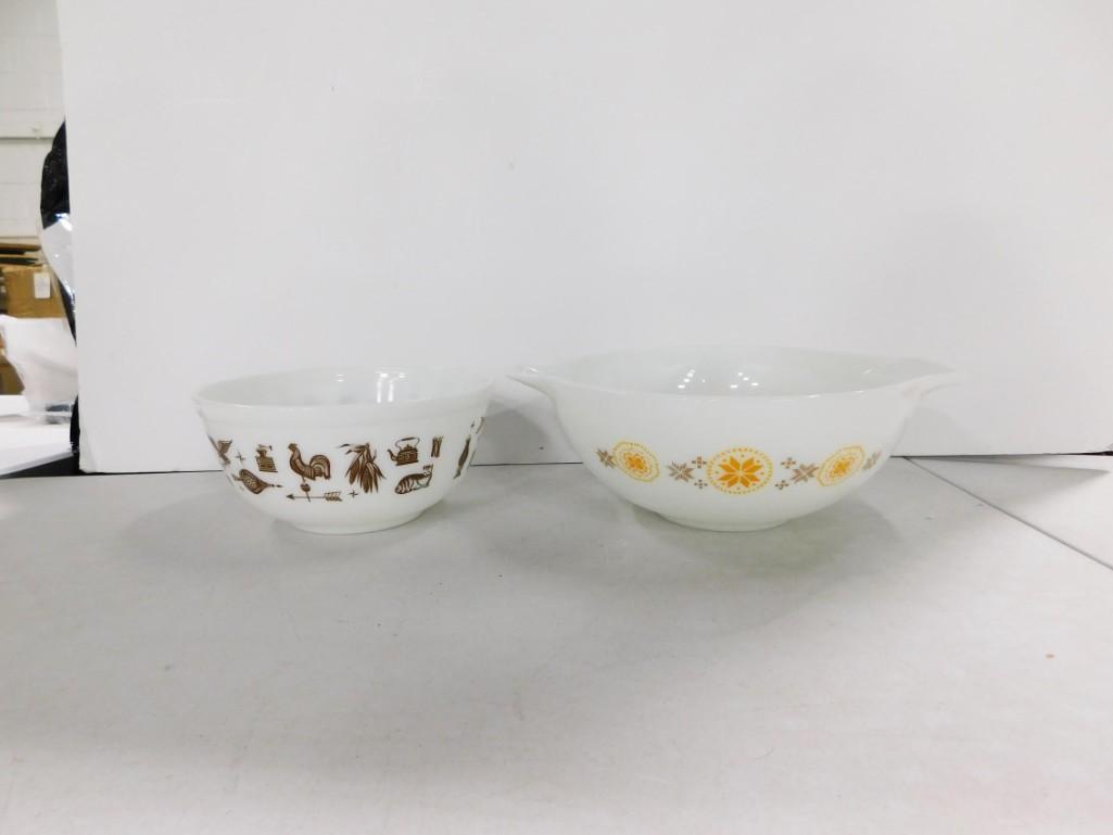 Vintage Pyrex Town and Country Cinderella Bowl and Vintage Pyrex Early American Bowl (1 of 6)