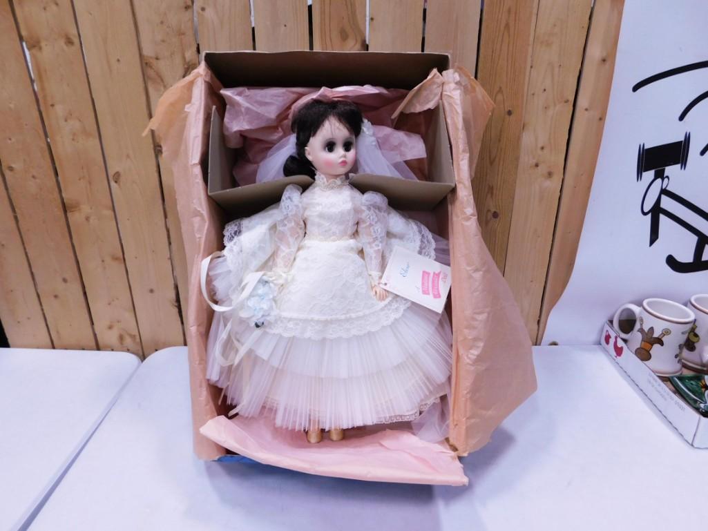 Madame Alexander Elise Doll 1685 approx 17"  with Original Tag in Original Box (1 of 4)