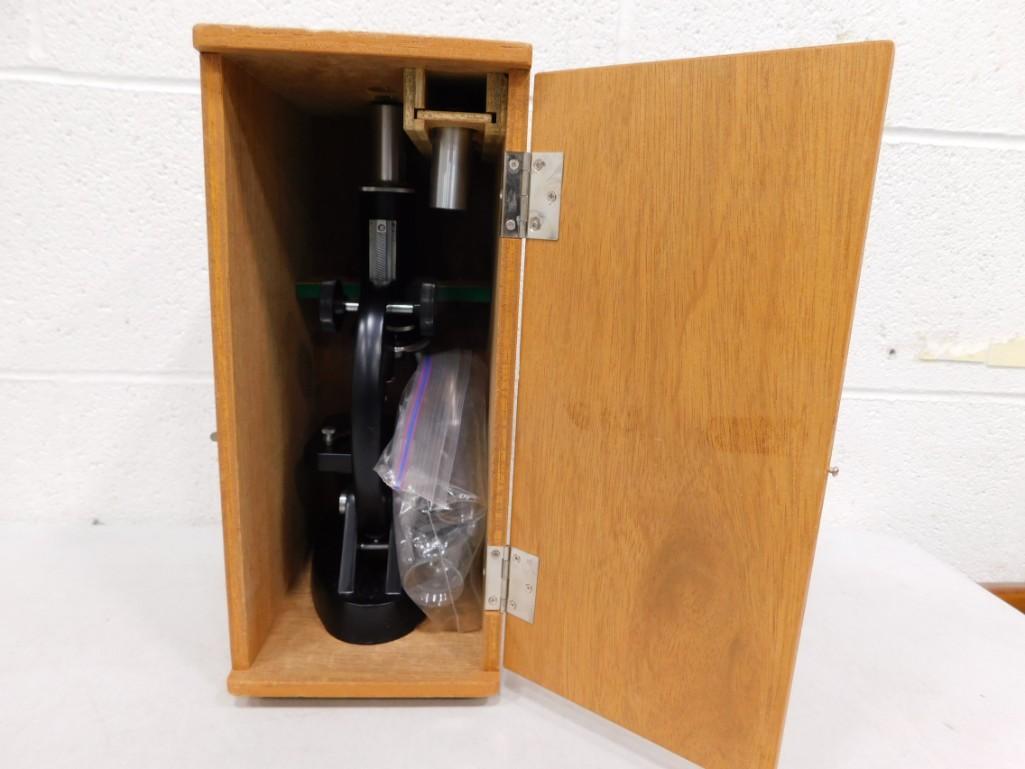 Vintage Monolux Microscope with nice wooden case (1 of 7)