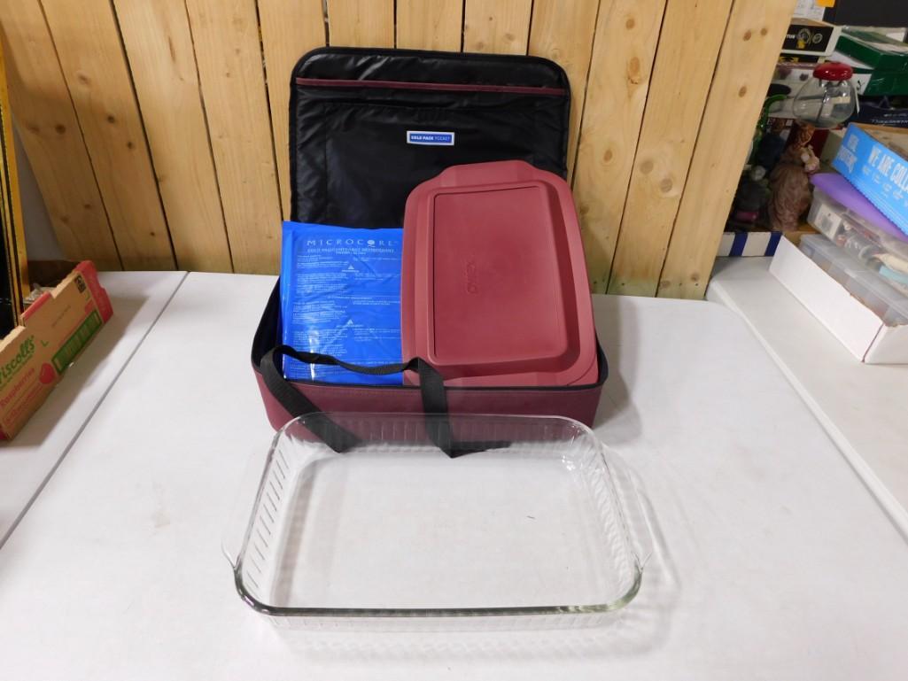 Pyrex Portable Carrier with Casserole Dish and Cover: Pyrex Portable Carrier with Casserole Dish and Cover