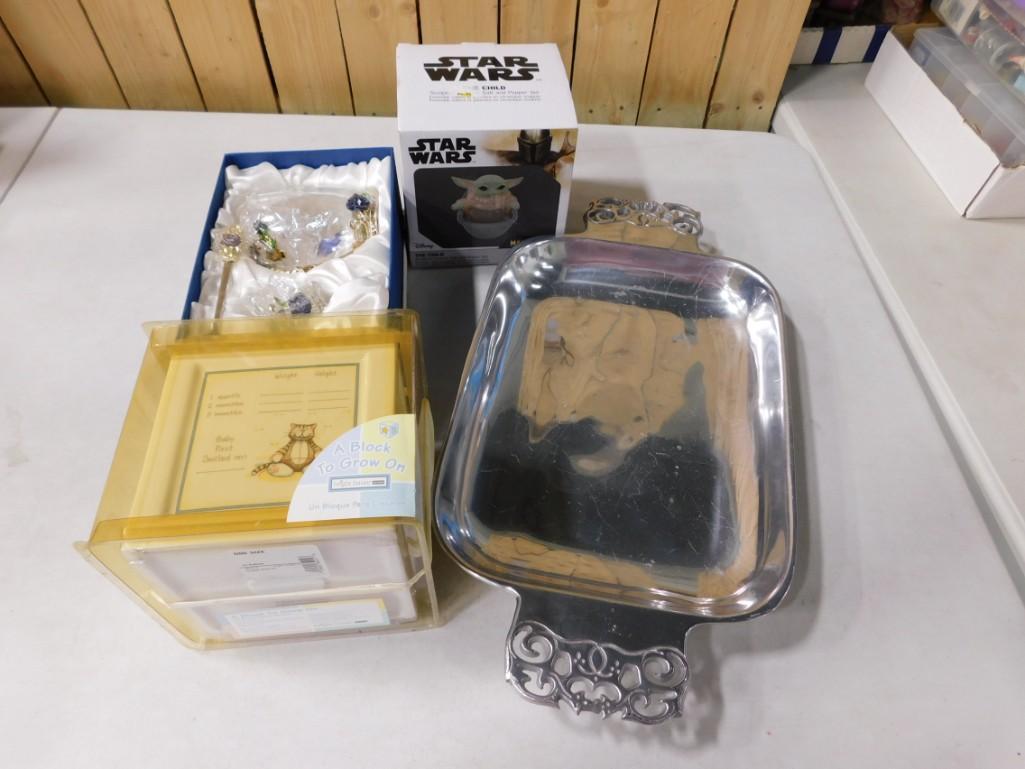 Misc. Lot including Baby Yoda Ceramic Salt and Pepper Set (1 of 7)