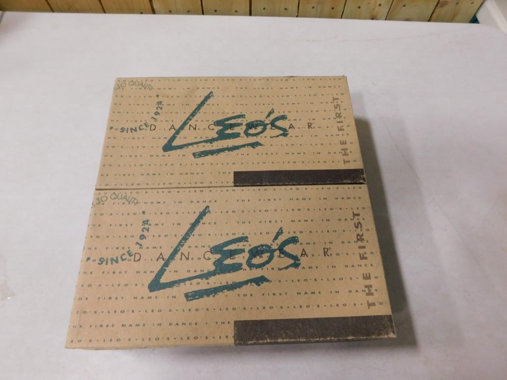 2 pr Leo's Dance Shoes or Character Shoes: 2 Pair Leo's Dance Shoes or Character Shoes 5 M and 7 M