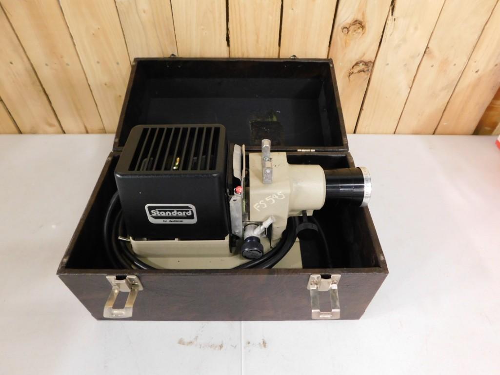 Standard by Audiscan Projector in Case: Standard by Audiscan Projector in Case Condition: untested