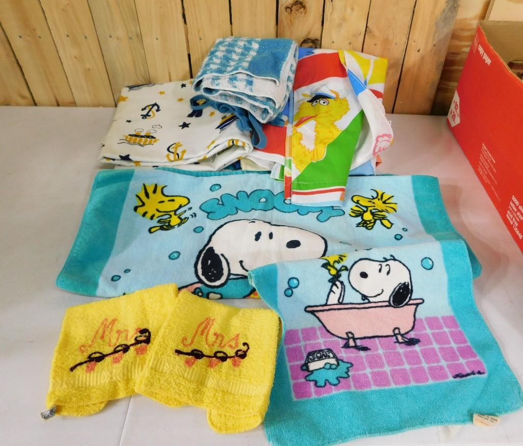 Lot of Towels and Linens incl Snoopy, Sesame Street, Etc: Lot of Towels and Linens incl Snoopy, Sesame Street, Etc