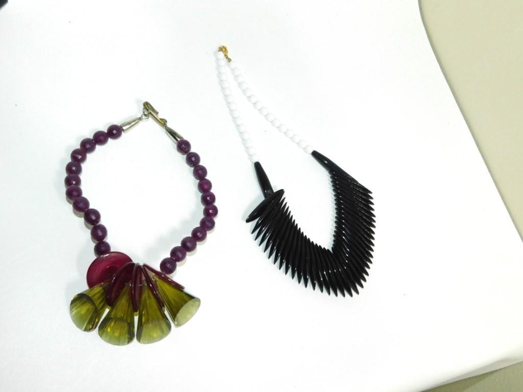 2 Costume Jewelry Necklace Statement Pieces (1 of 4)