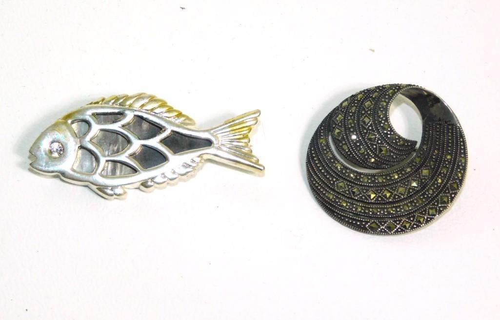 2 Brooches or Pins incl Sterling Silver with Marcasite: 2 Brooches or Pins incl Sterling Silver with Marcasite Note: quarter is not included