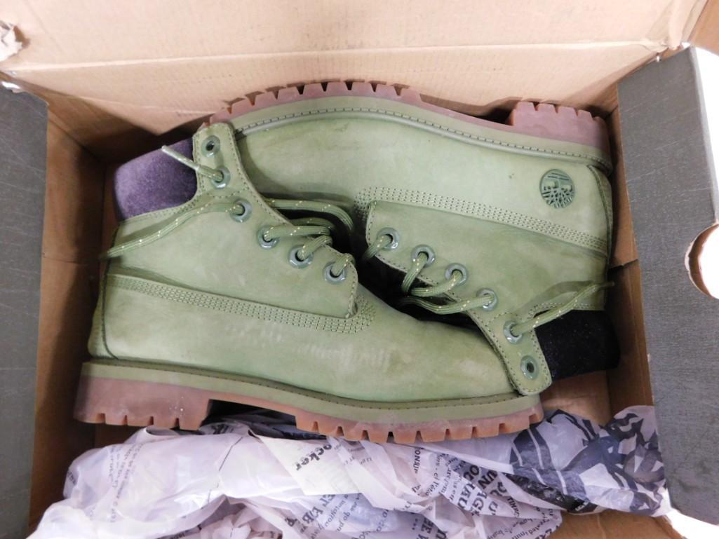 Green Timberland Boots 4.5 Juniors Very Lightly Used: Green Timberland Hiking Boots Appear Very Lightly Used 4.5 Juniors