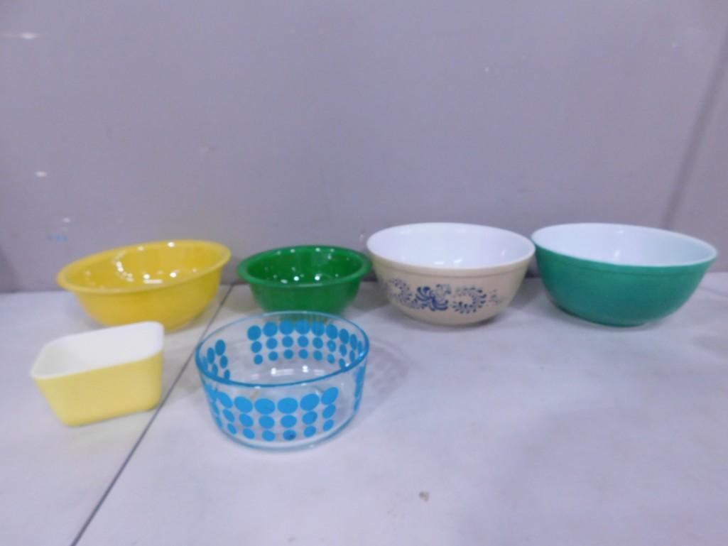 Bowls incl Vintage Pyrex, etc (1 of 7)