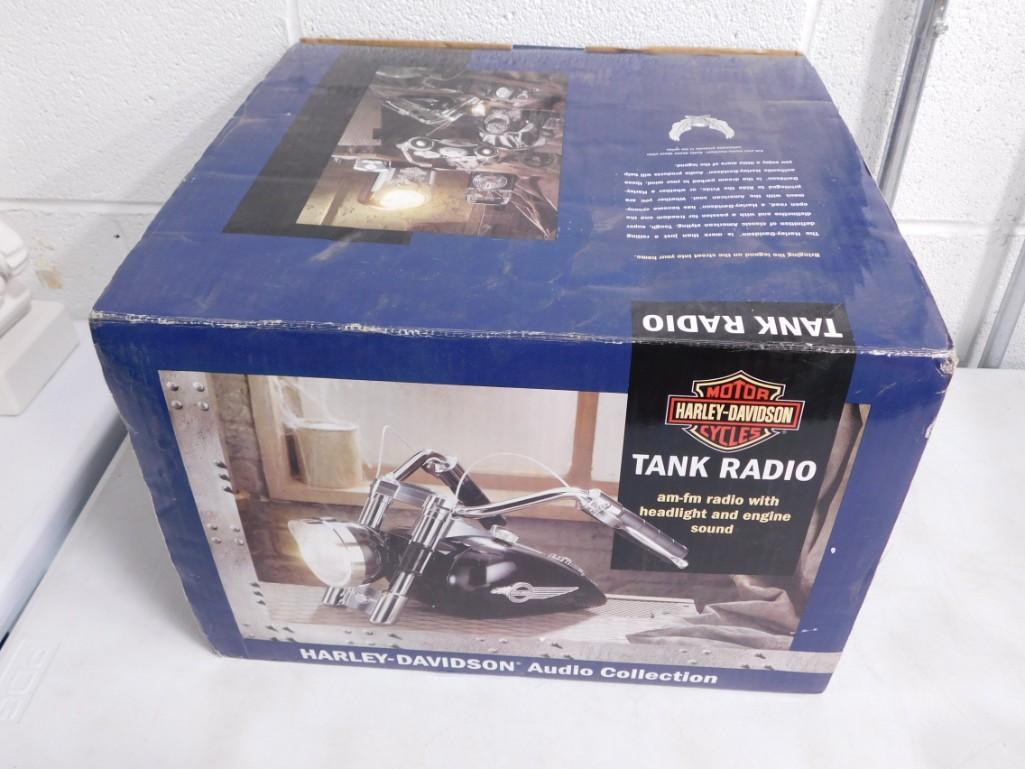 Harley Davidson Motorcycle Tank Radio AM FM Radio with Headlight and Engine Sound New in Box (1 of 4)
