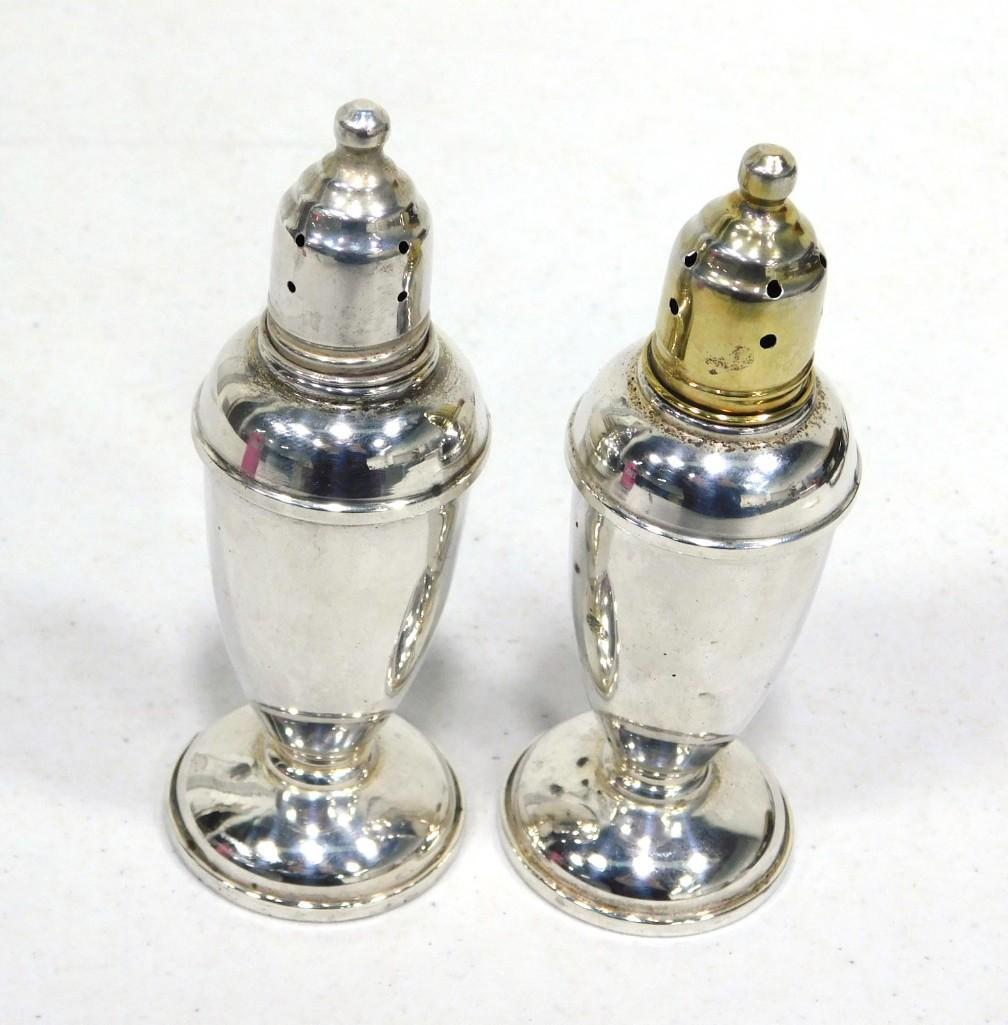 Pair of Reed & Barton Sterling Silver Salt and Pepper Shakers Style 40 (1 of 5)